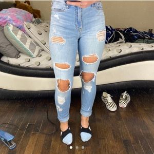 holister ripped jeans